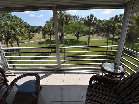 2nd image of 3800 Oaks Clubhouse Dr APT 309