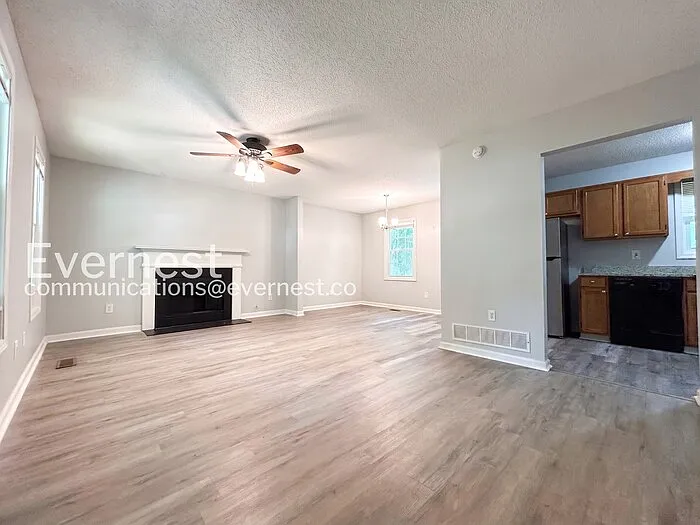 229 Hampton Dr — Photo 5