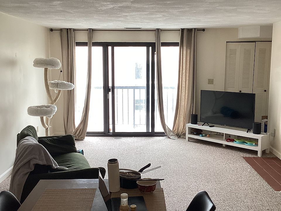 1st image of 1600 Massachusetts Ave APT 605