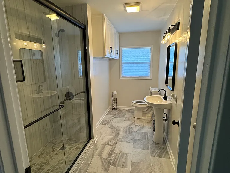 308 W Hale St — Photo 13