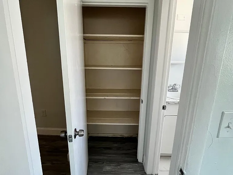 7511 Venetian St #4 — Photo 8