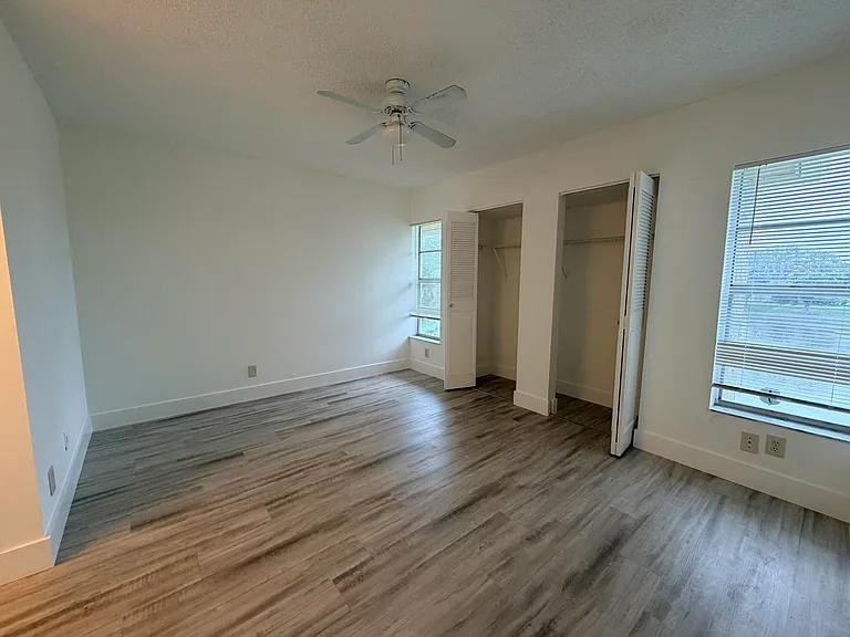 918 Twin Lakes Dr #8-M — Photo 22