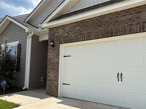 3rd image of 159 Slateford Cir