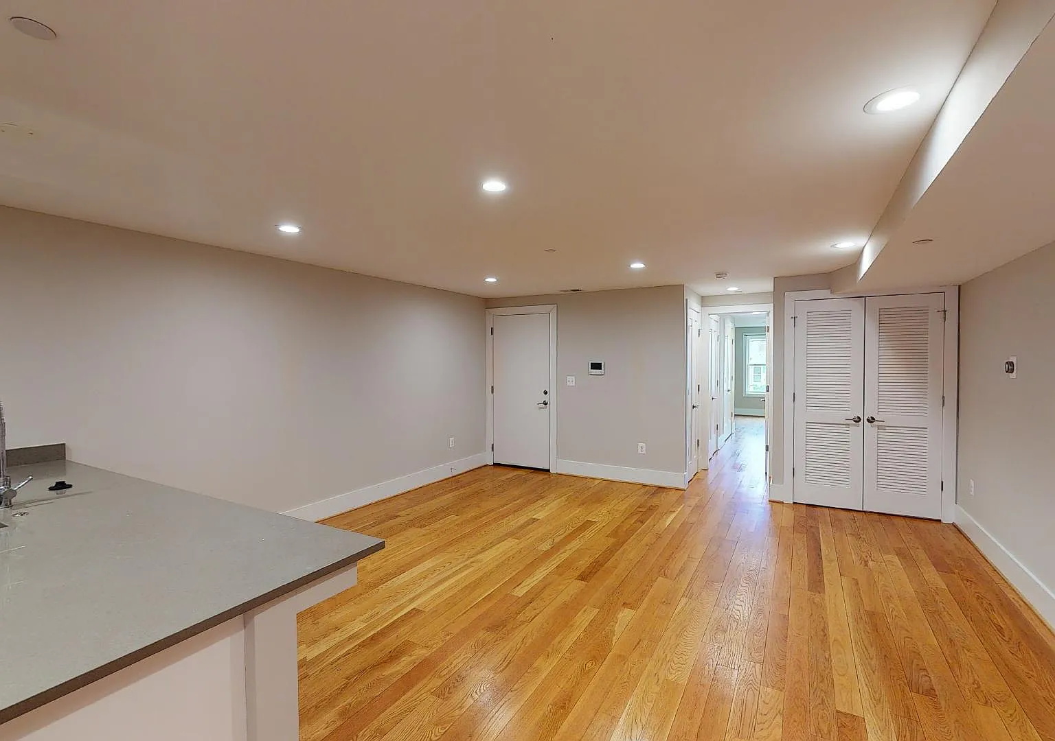 3 bed, 1300 sqft, $2,990 — Photo 3