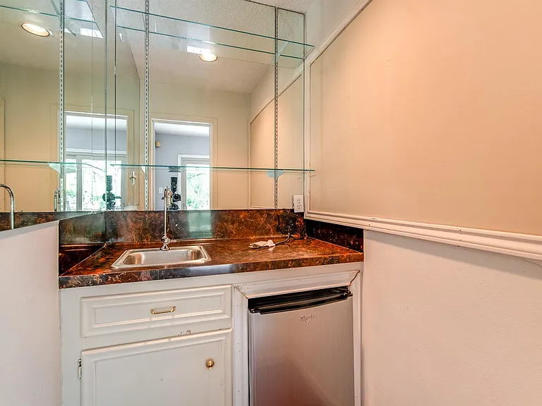 3927 Pleasant Valley Dr — Photo 24