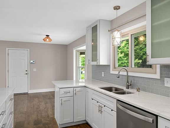 5th image of 13712 E Wellington Cres