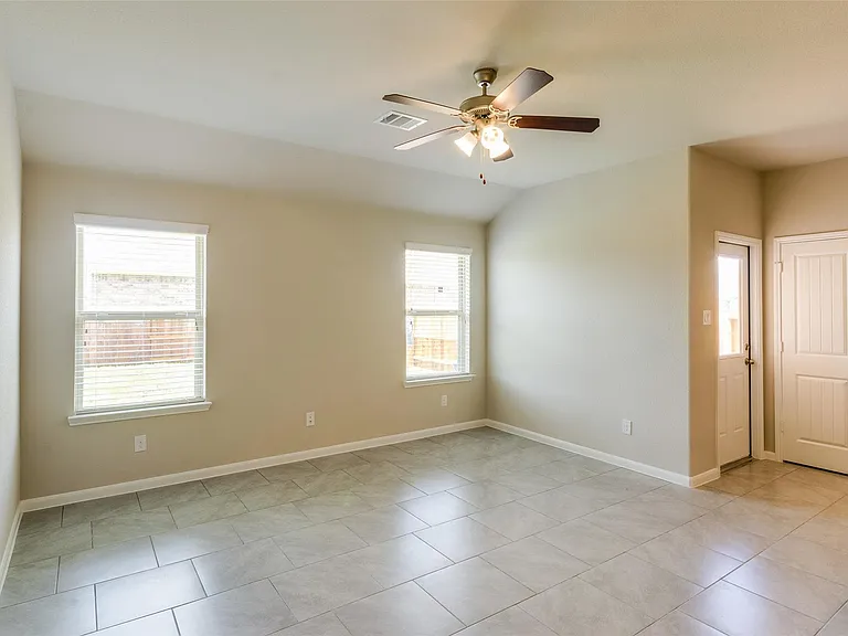 2213 Del Mar — Photo 16