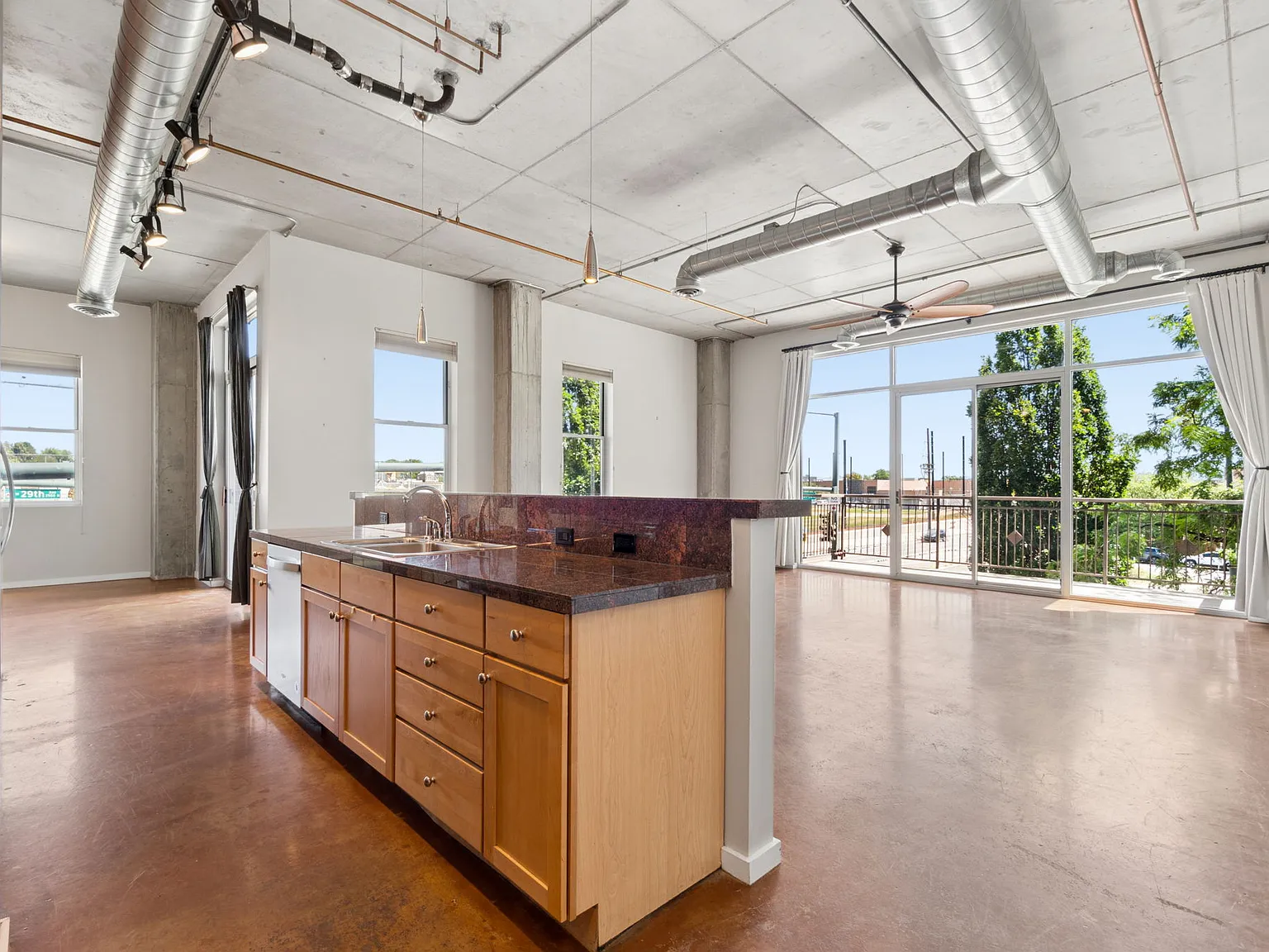 2 bed, 1894 sqft, $3,200 — Photo 4