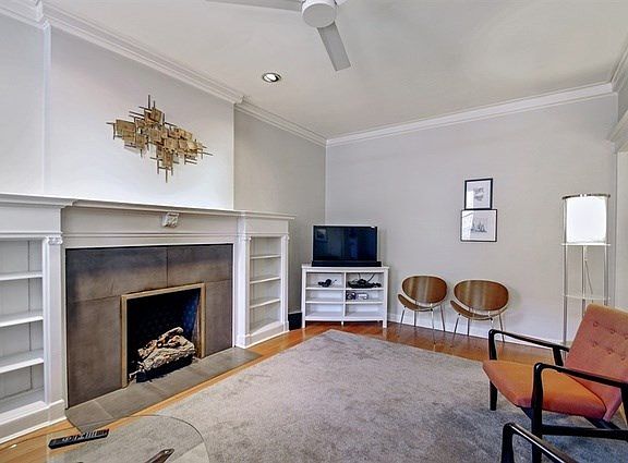 4th image of 5921 N Kenmore Ave #1