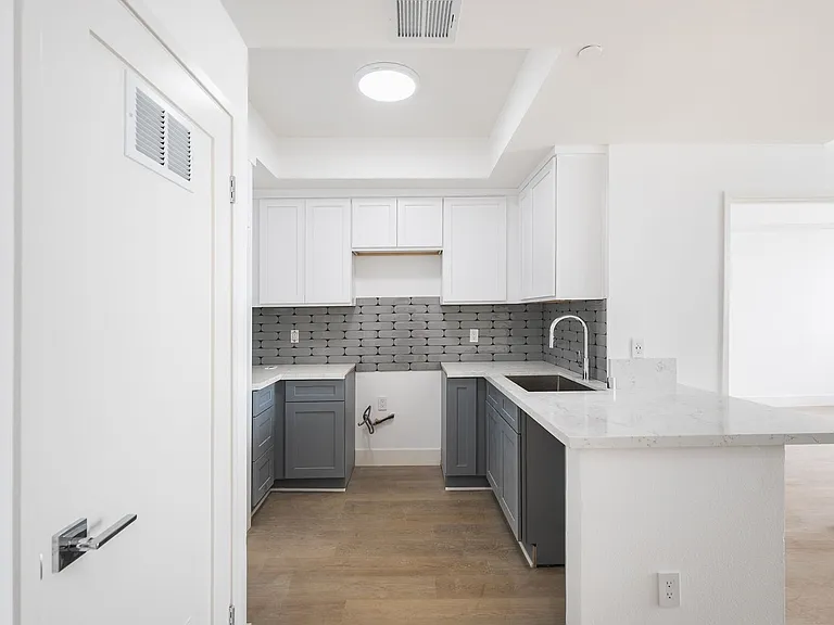 1317 Westgate Ave — Photo 11