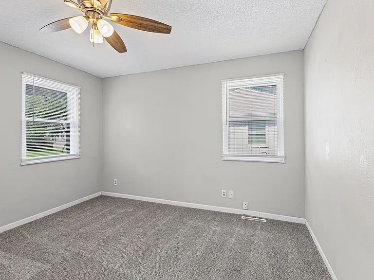 12813 S Sycamore St — Photo 14