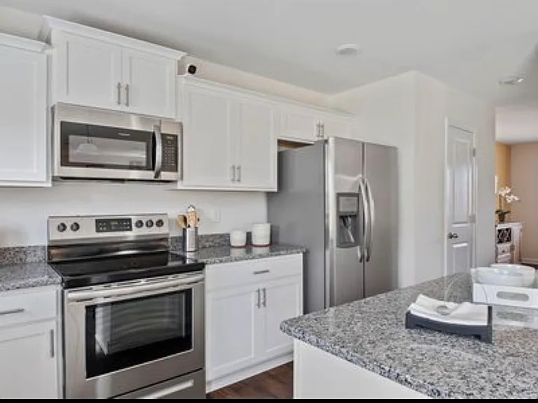 117 Foxcroft Ct — Photo 2