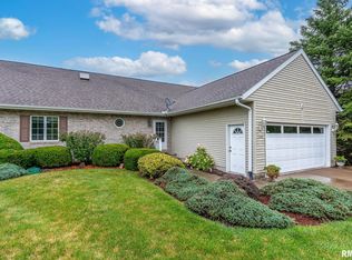 3300 Valley Oaks Ct, Clinton, IA 52732