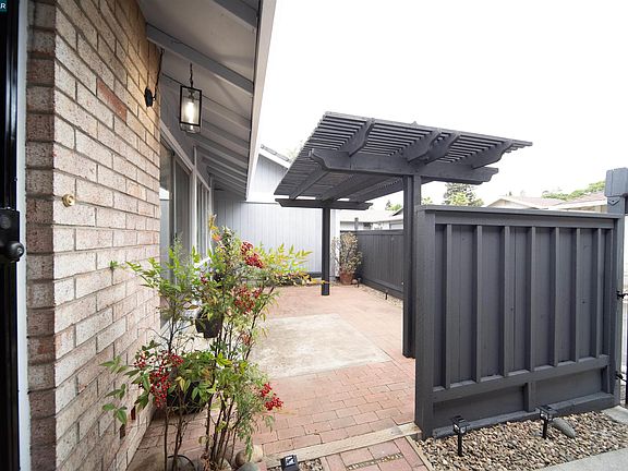 3rd image of 5581 Gonzalez Ct