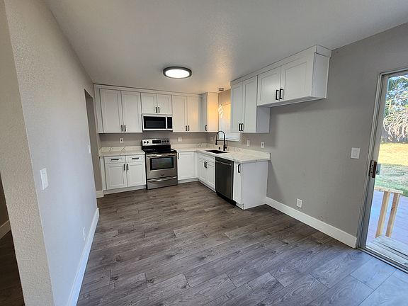 2nd image of 5526 Cottonwood Ave