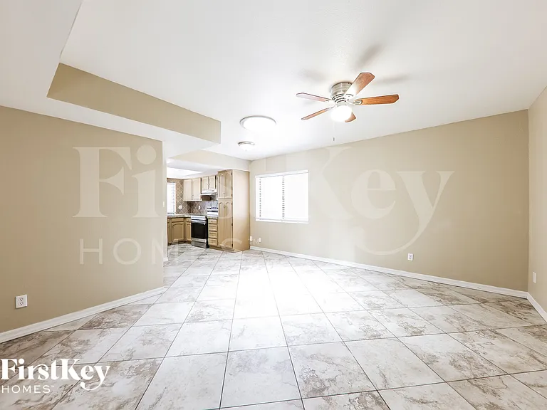 5203 W Sandra Ter — Photo 8