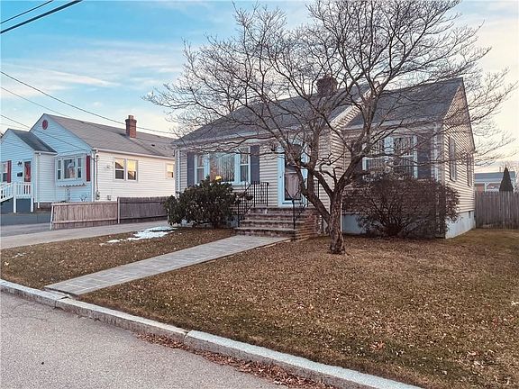 3rd image of 268 Grosvenor Ave