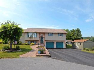 6875 Bruce Ln, Slatington, PA 18080