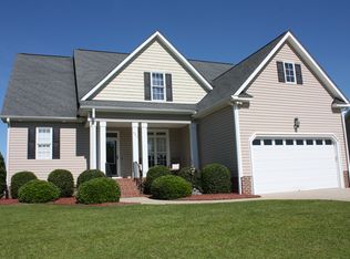 621 Savin Ct, Grimesland, NC 27837