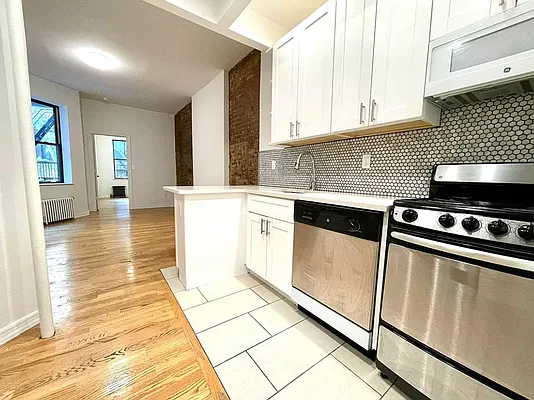 Rented by J PRESTON AND ASSOCIATES INC | media 7