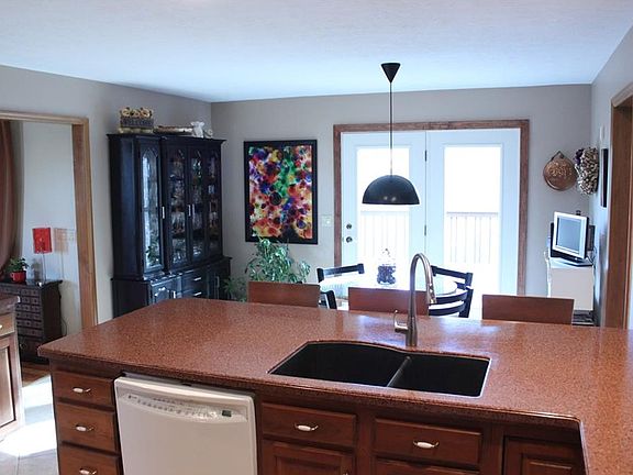 3rd image of 14 Berwick Ct