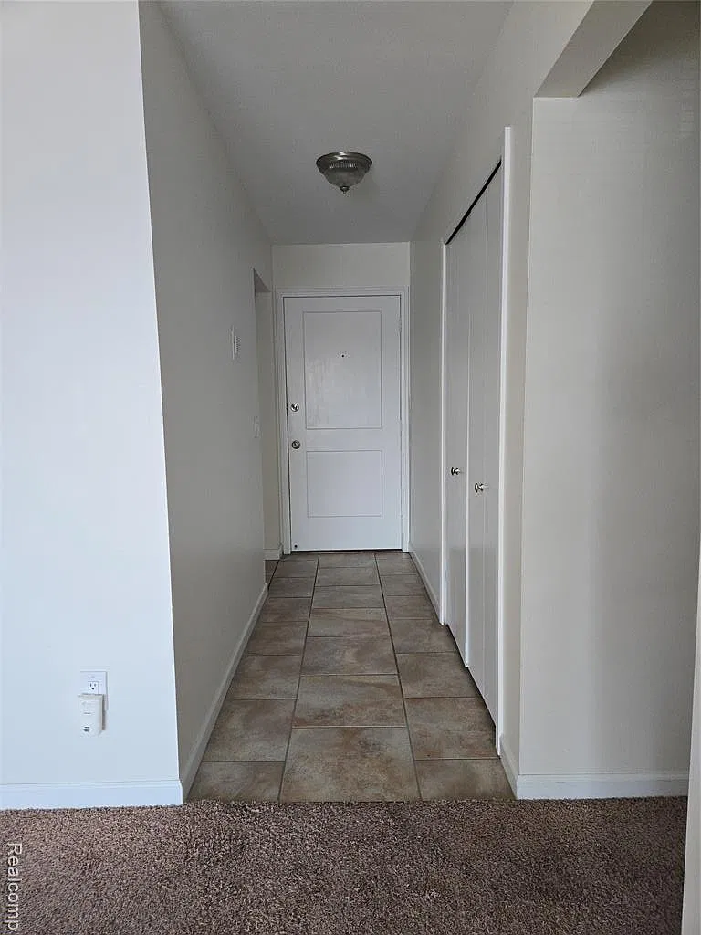 2 bed, 983 sqft, $1,550 — Photo 2