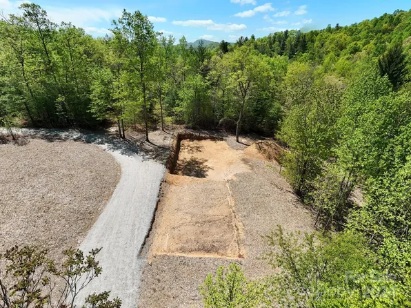 593 Mountain View Church Rd, Zirconia, NC 28790