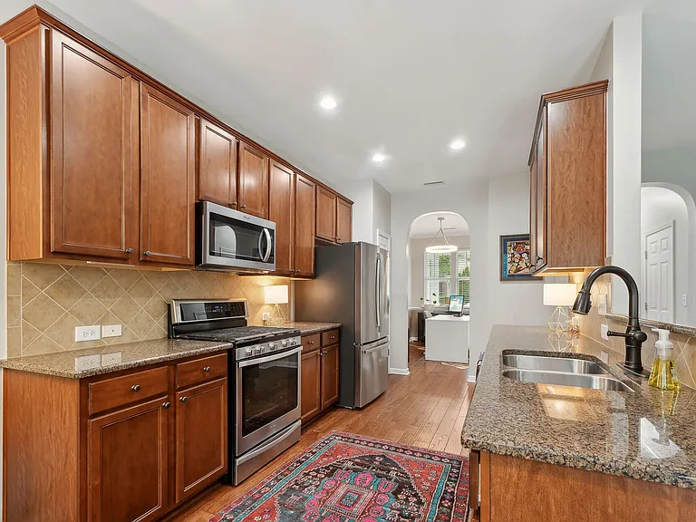 504 Hammond Oak Ln — Photo 5