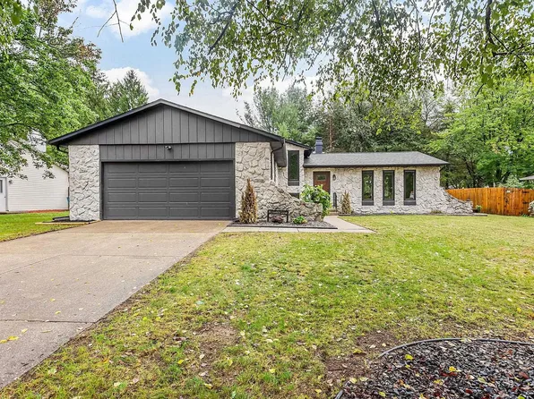 52222 Pickwick Ln, South Bend, IN 46637