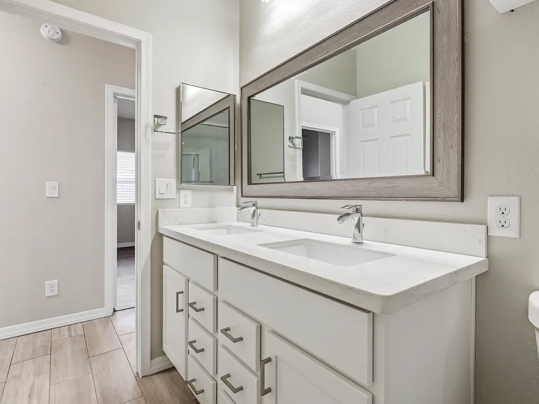 1274 E Lake Dr — Photo 35