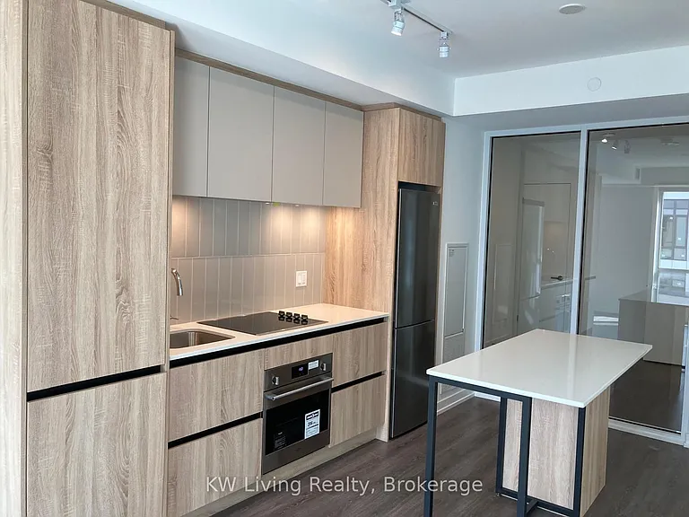8 Beverley Glen Blvd #611 — Photo 4