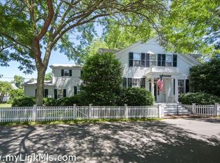 71 Davis Ln, Edgartown, MA 02539