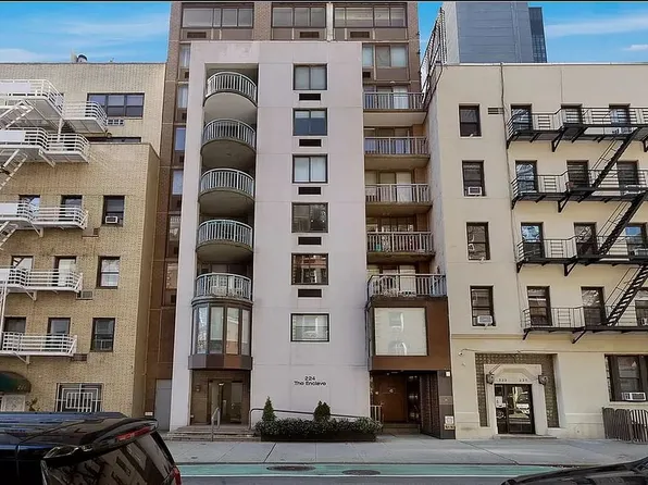 224 East 52nd Street 11 image 8 of 8