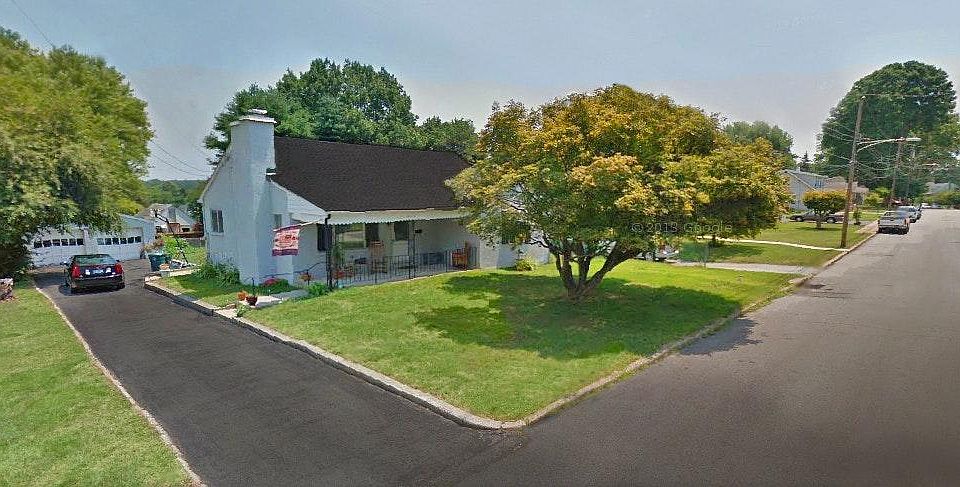 310 Roberts - Front, (tree has been removed)