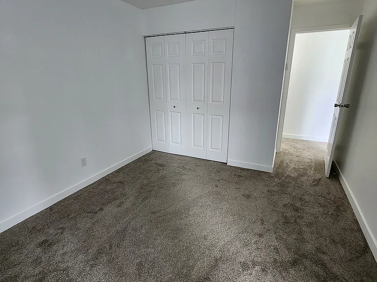 1033 4th Ave — Photo 36