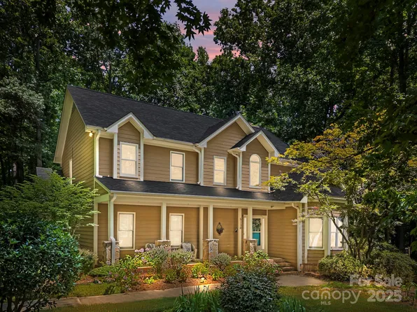 5134 Tracewood Ct, Charlotte, NC 28215