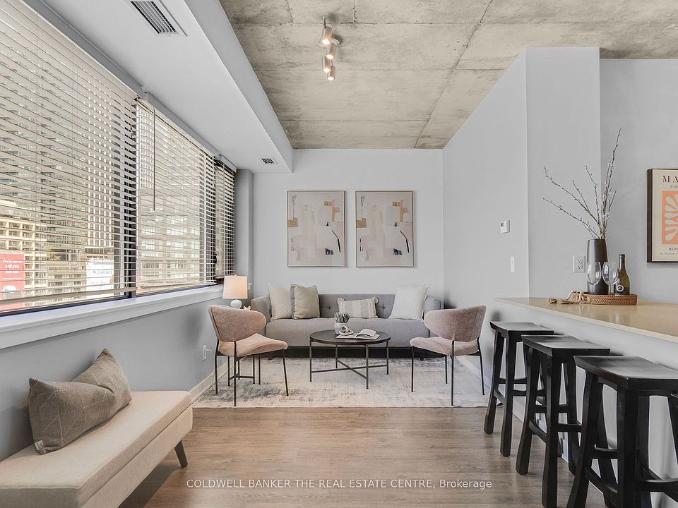 1st image of 400 Wellington St W #802