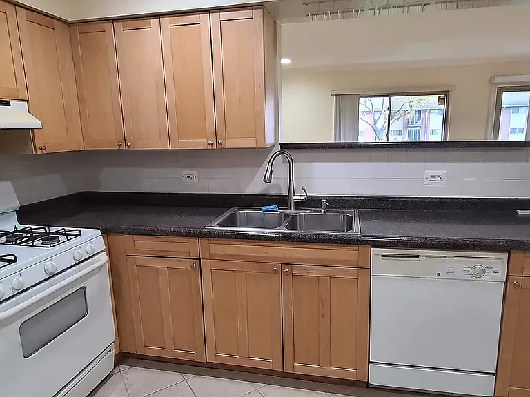 693 E Fullerton Ave #208 — Photo 8