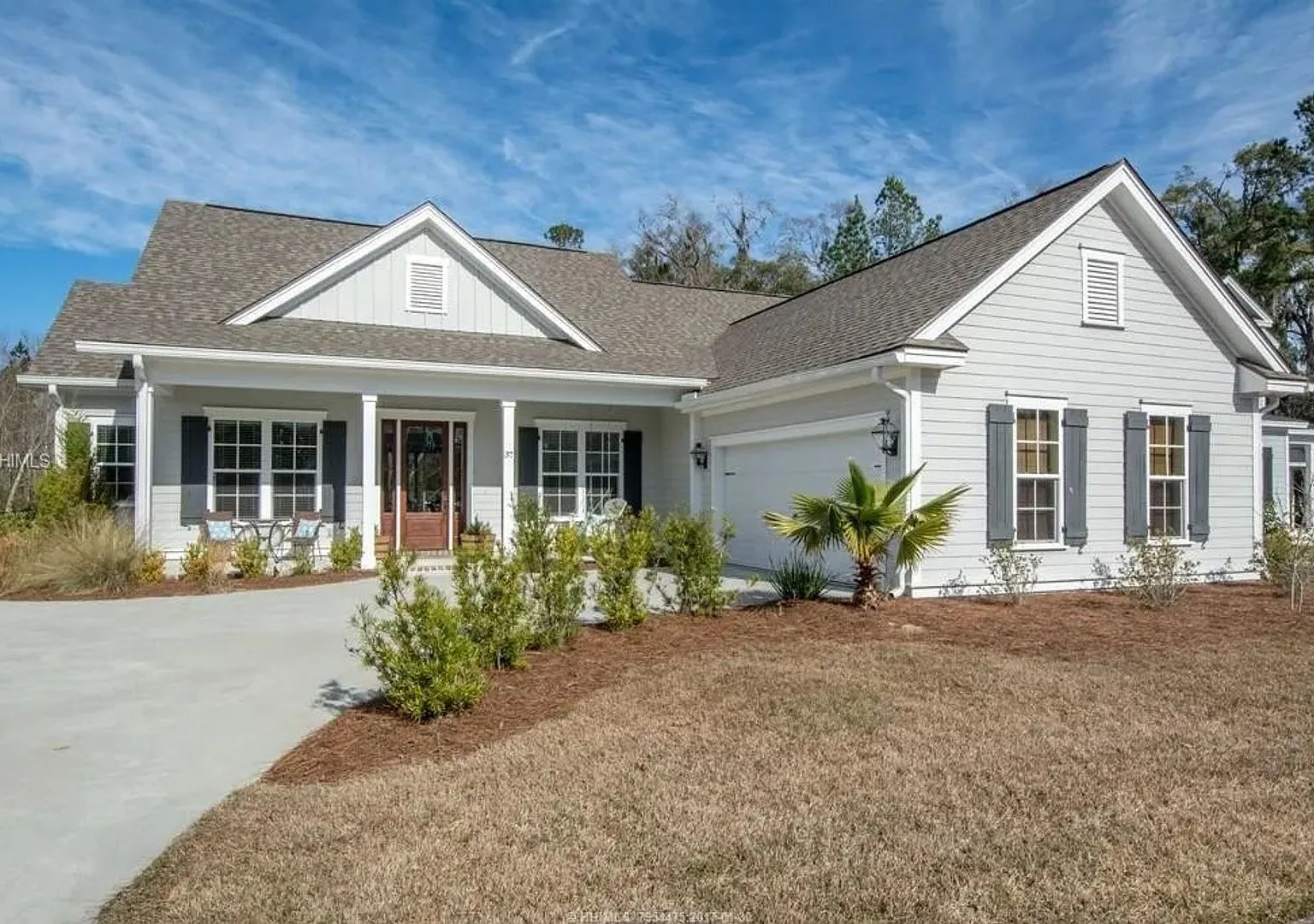 Lovely Home Located In Bluffton — Photo 1