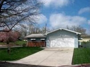 3402 E Lantern Ln, Saint Joseph, MO 64506
