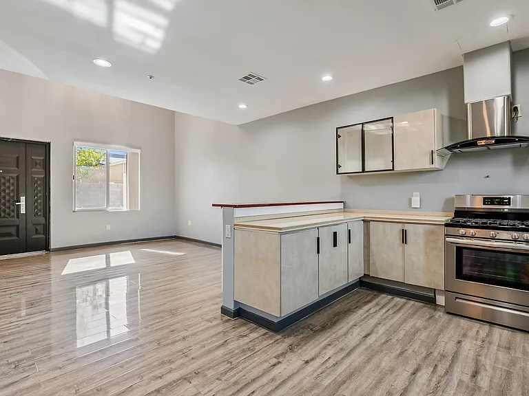 1805 N 51st St #307 — Photo 13