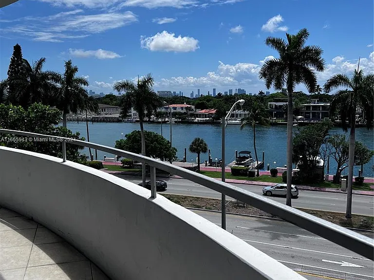 5161 Collins Ave #505 — Photo 12