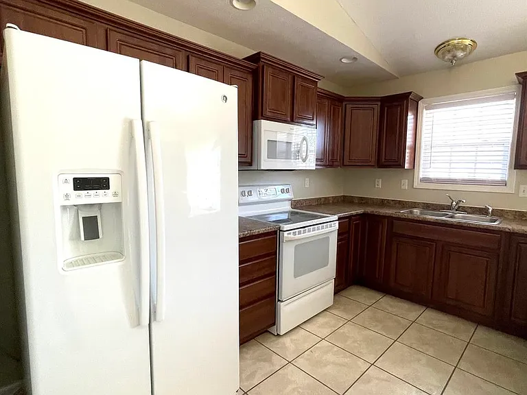 601 Heritage Ct — Photo 6