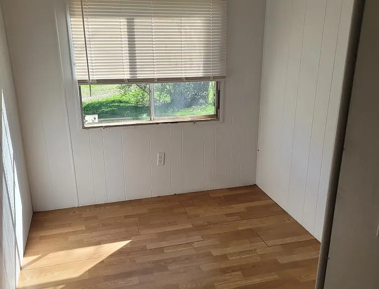 324 Roberts Rd — Photo 9