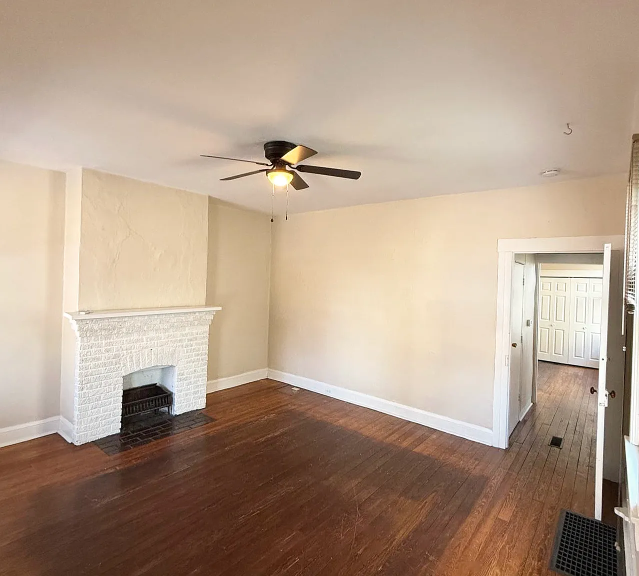 1114 Main St — Photo 4