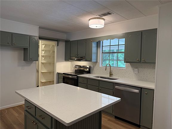3rd image of 306 Crawford Rd