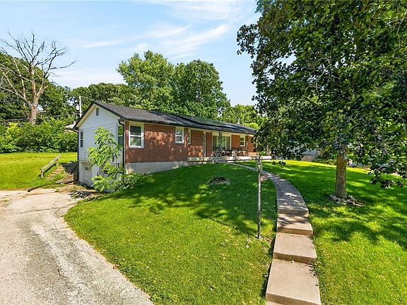3rd image of 6157 NE Meadow Lane Cir