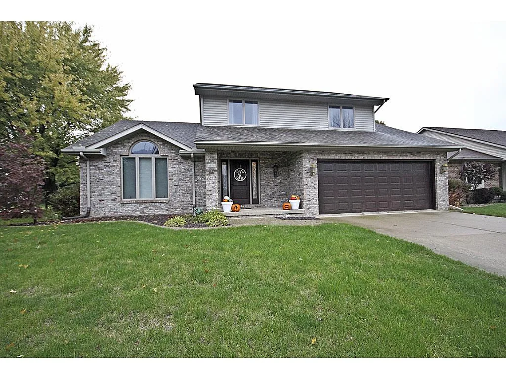 1370 Manor Dr photo 1
