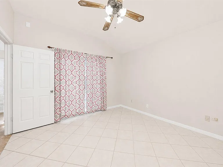 7518 Alcomita Dr — Photo 5