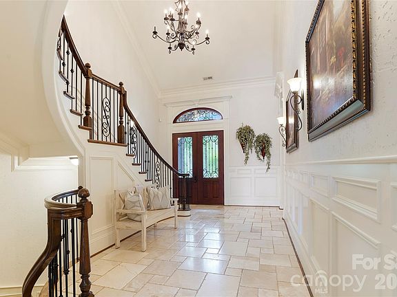 3rd image of 3255 Lake Pointe Dr